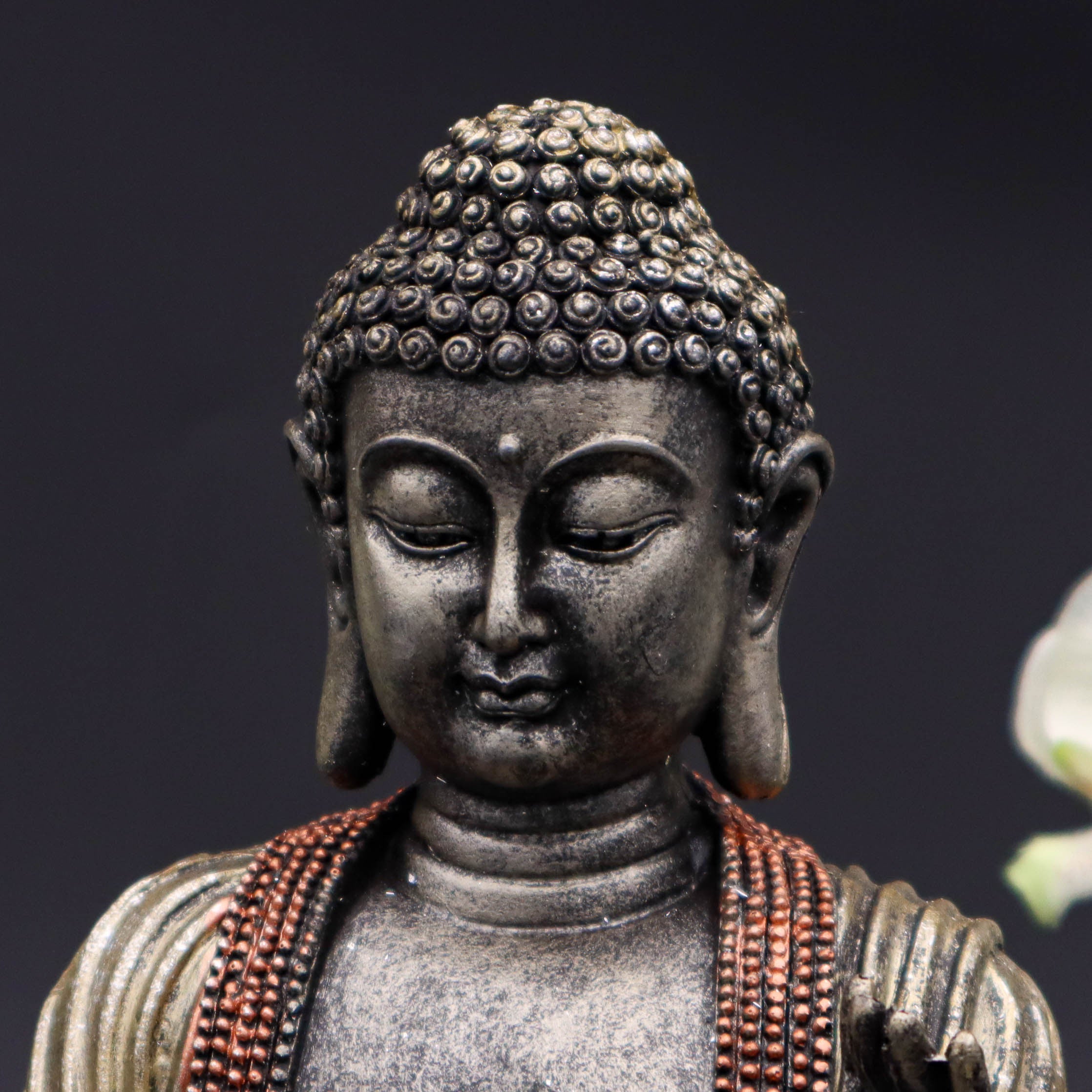 Großer Buddha in Schwarz und Gold Handbemalt 22 cm