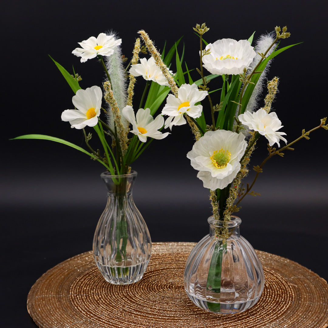 Blumen Arrangement in Glasvase schmal oder rund in Creme 24 cm