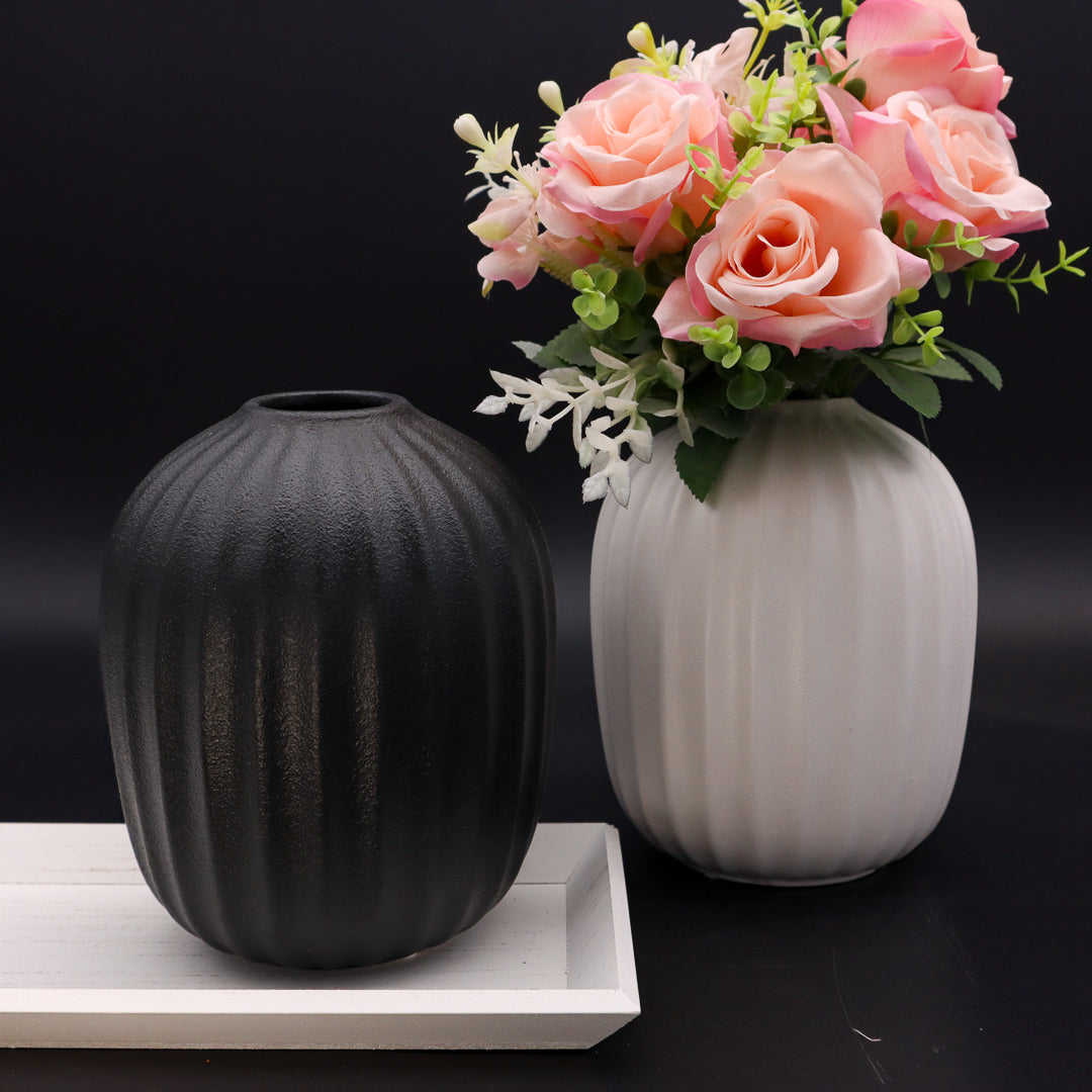 Vase bauchig in Weiß oder Schwarz mattiert 15 cm