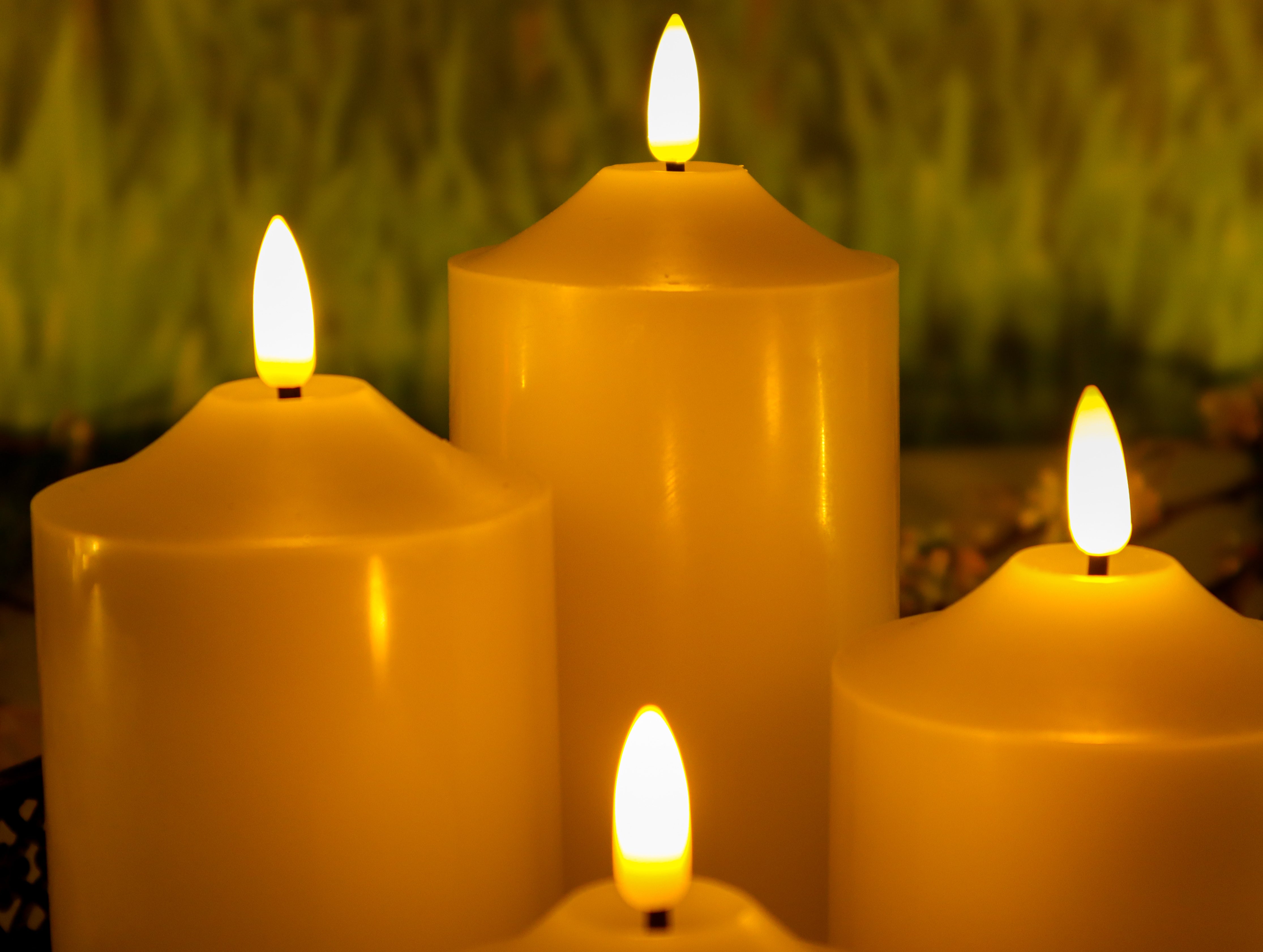 Flammenlose LED Kerze aus Echtwachs in Elfenbein, einzeln