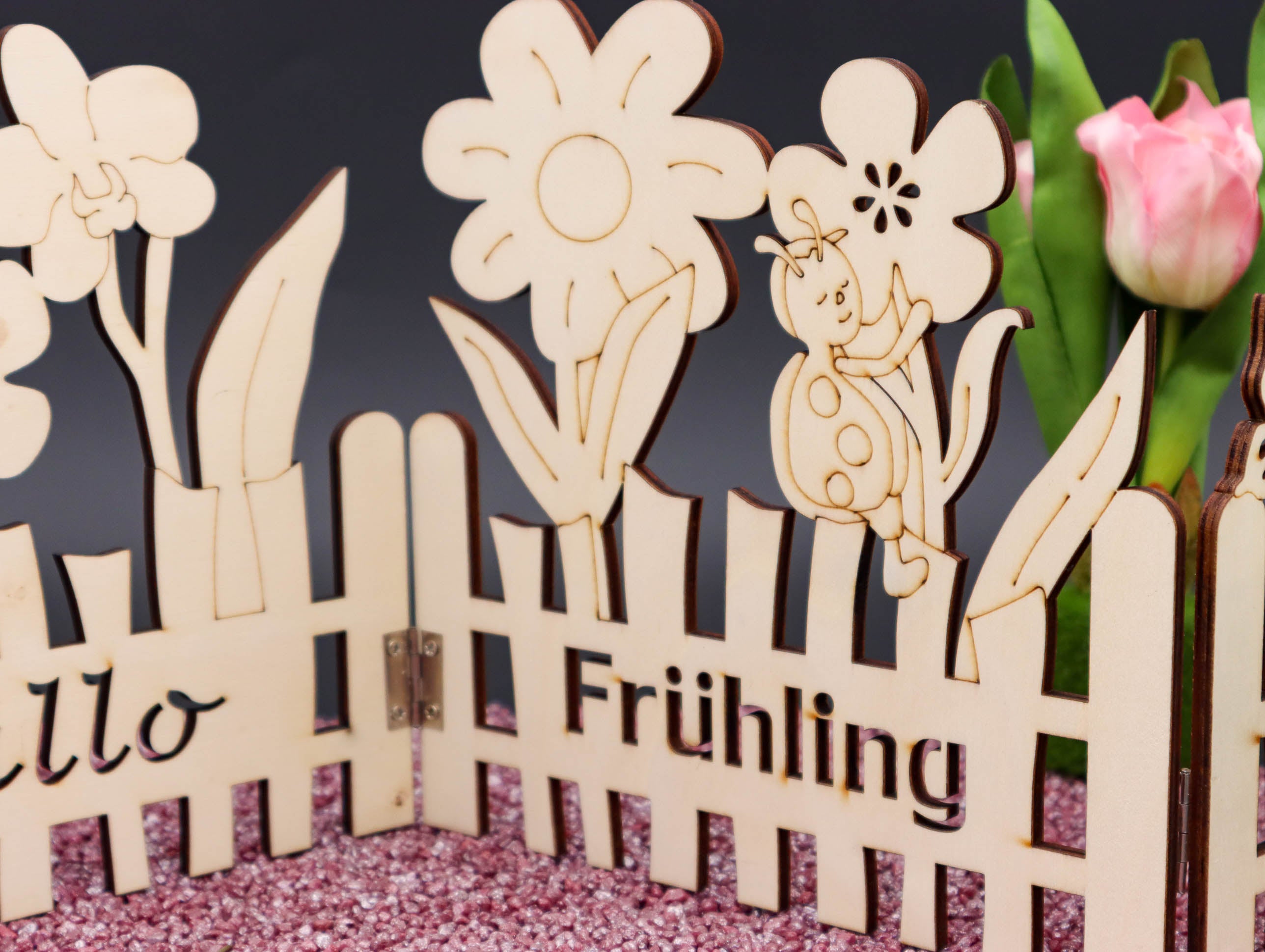 Faltbare Dekozaun - Kulisse Hallo Frühling aus Holz 81 cm x 20 cm