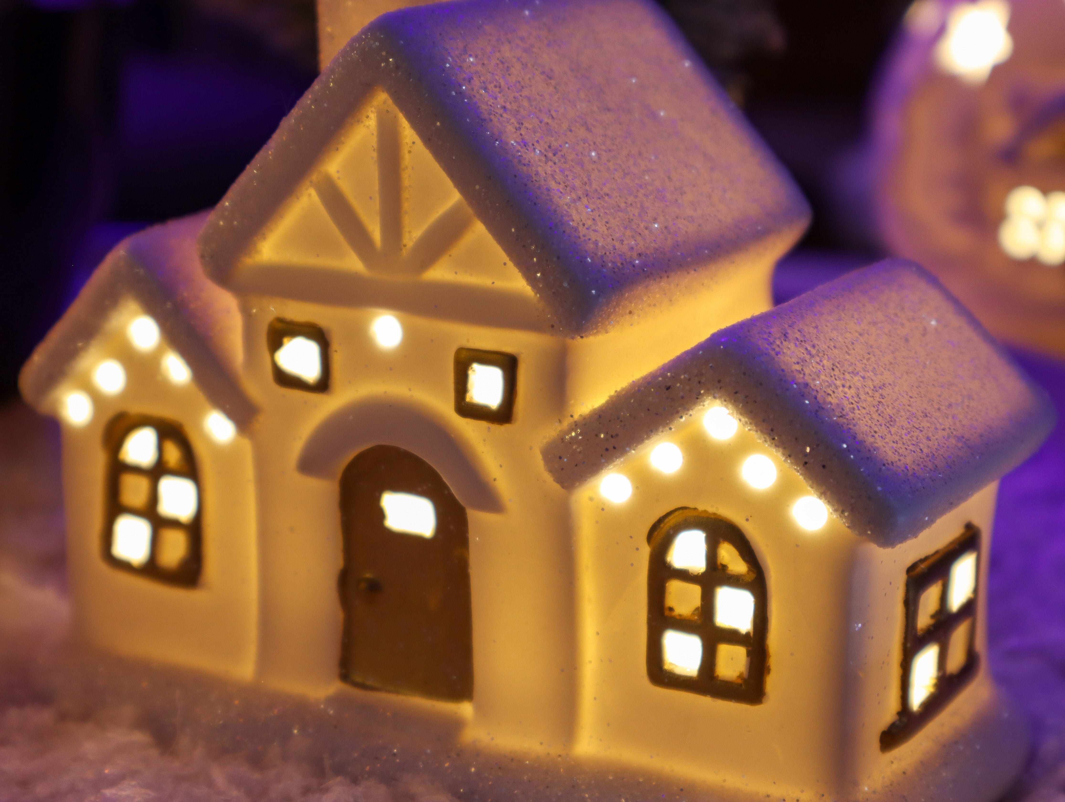 Beleuchtetes Winterhaus